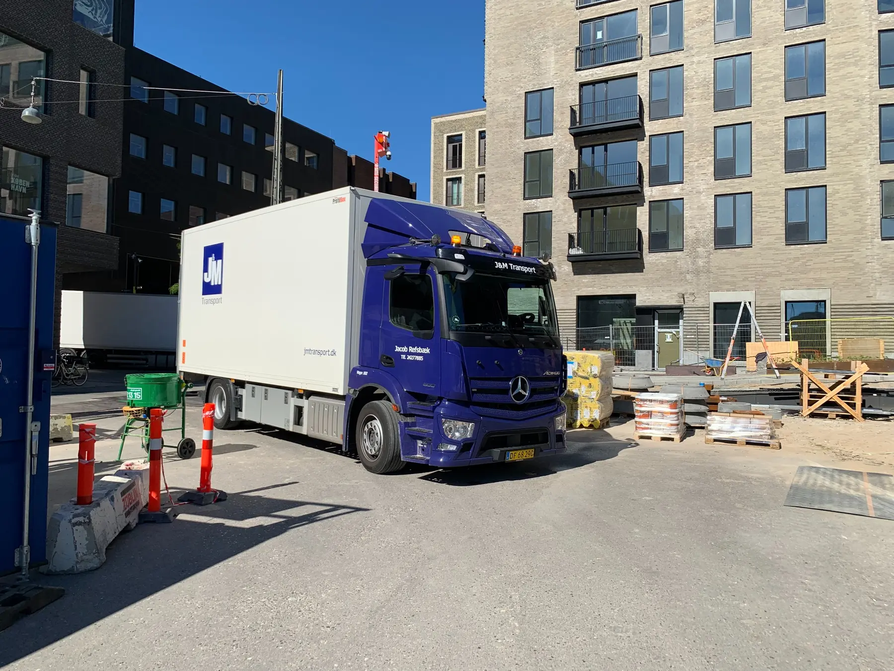 Levering midt i byen